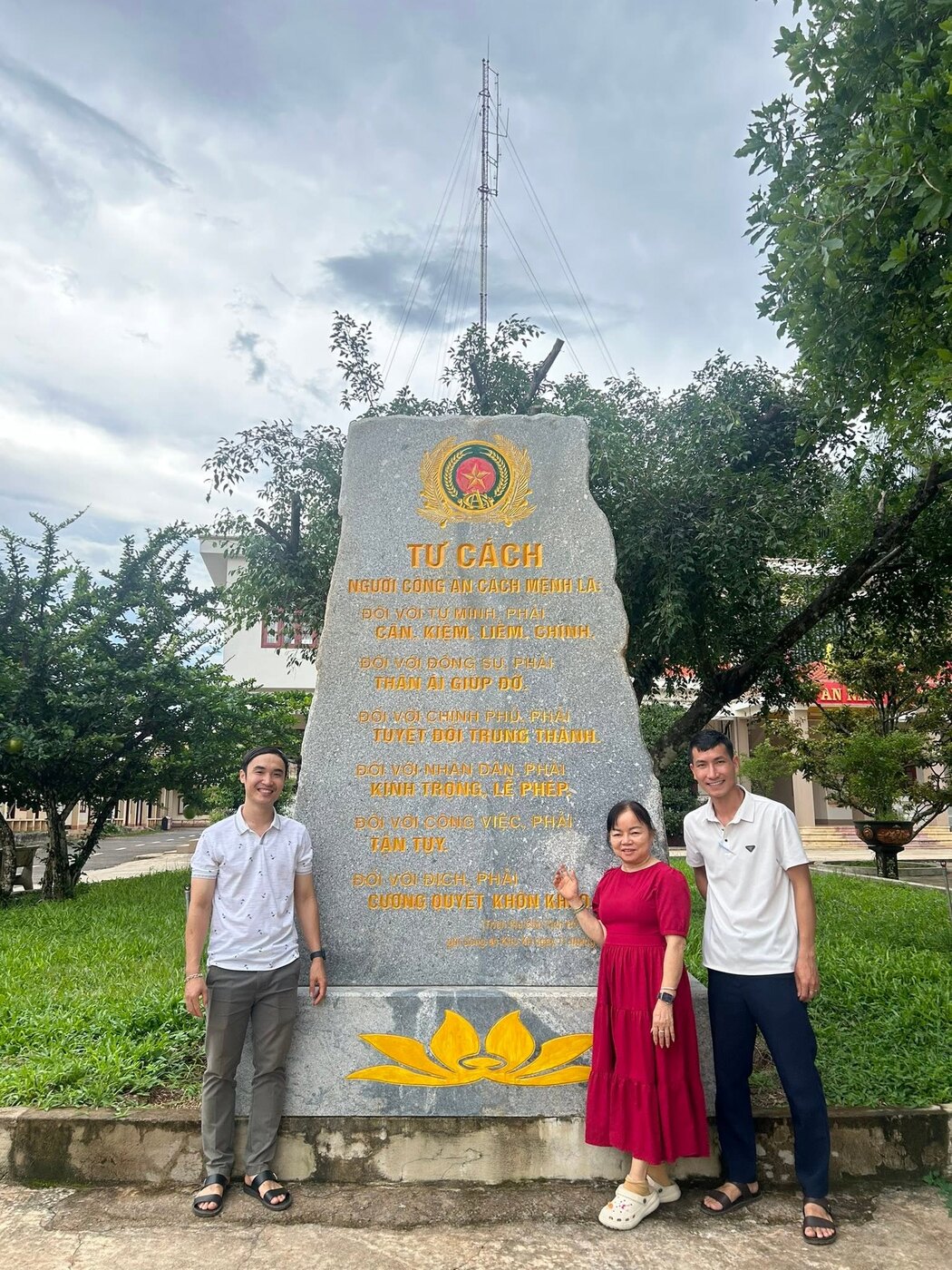 Luật sư Bình Minh trong một chuyến thăm làm việc
