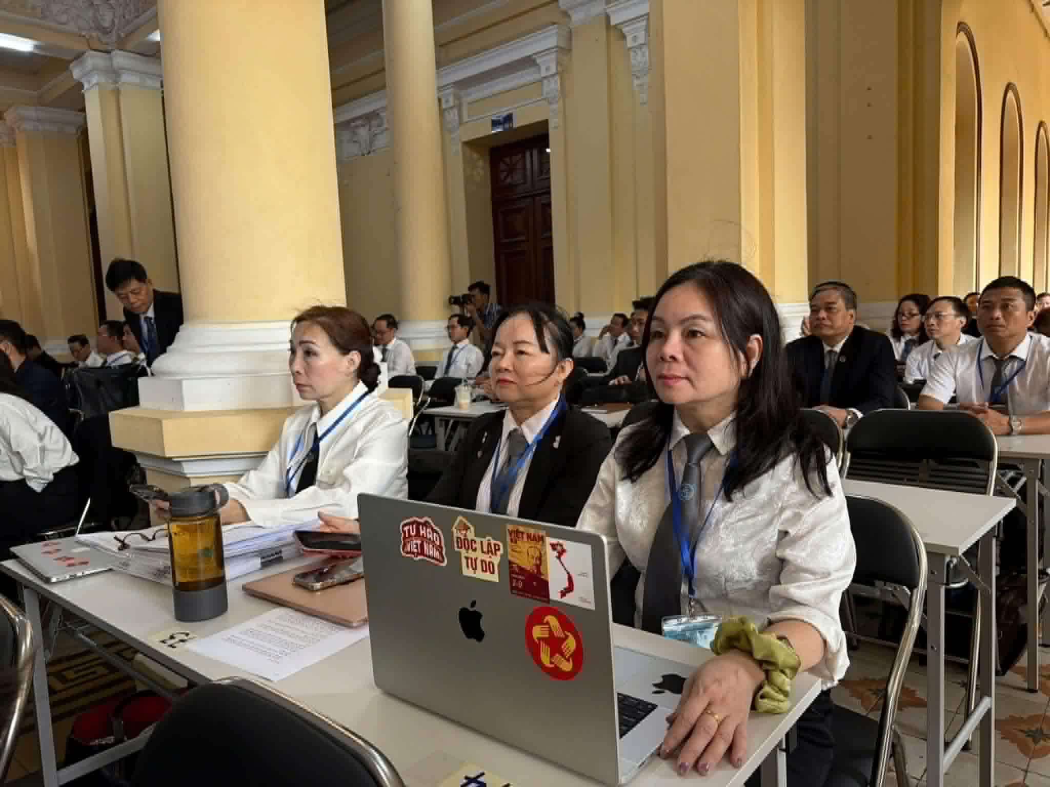 Luật sư Bình Minh trong một buổi làm việc chuyên môn