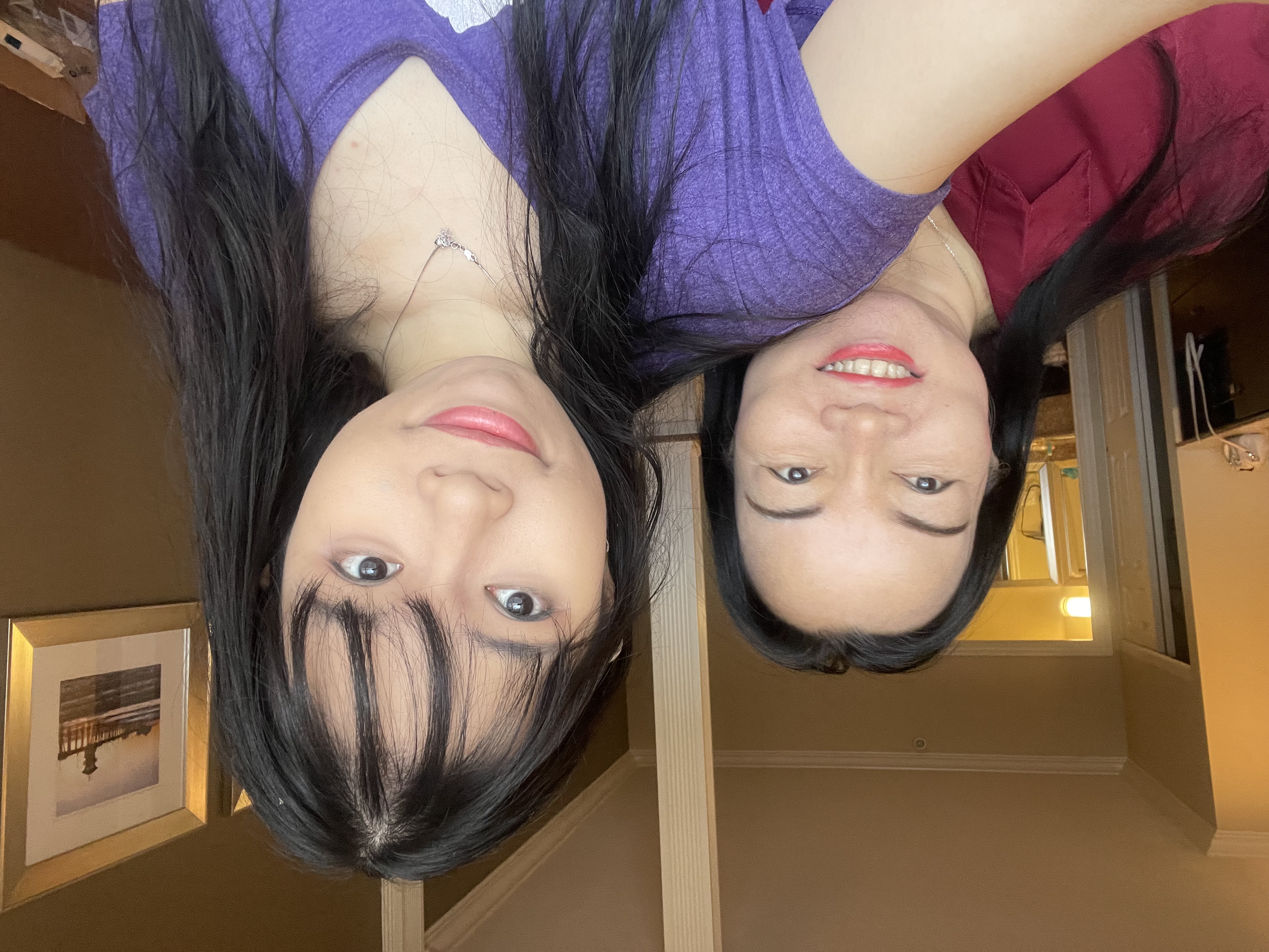Mẹ Sinh và con gái trong xe