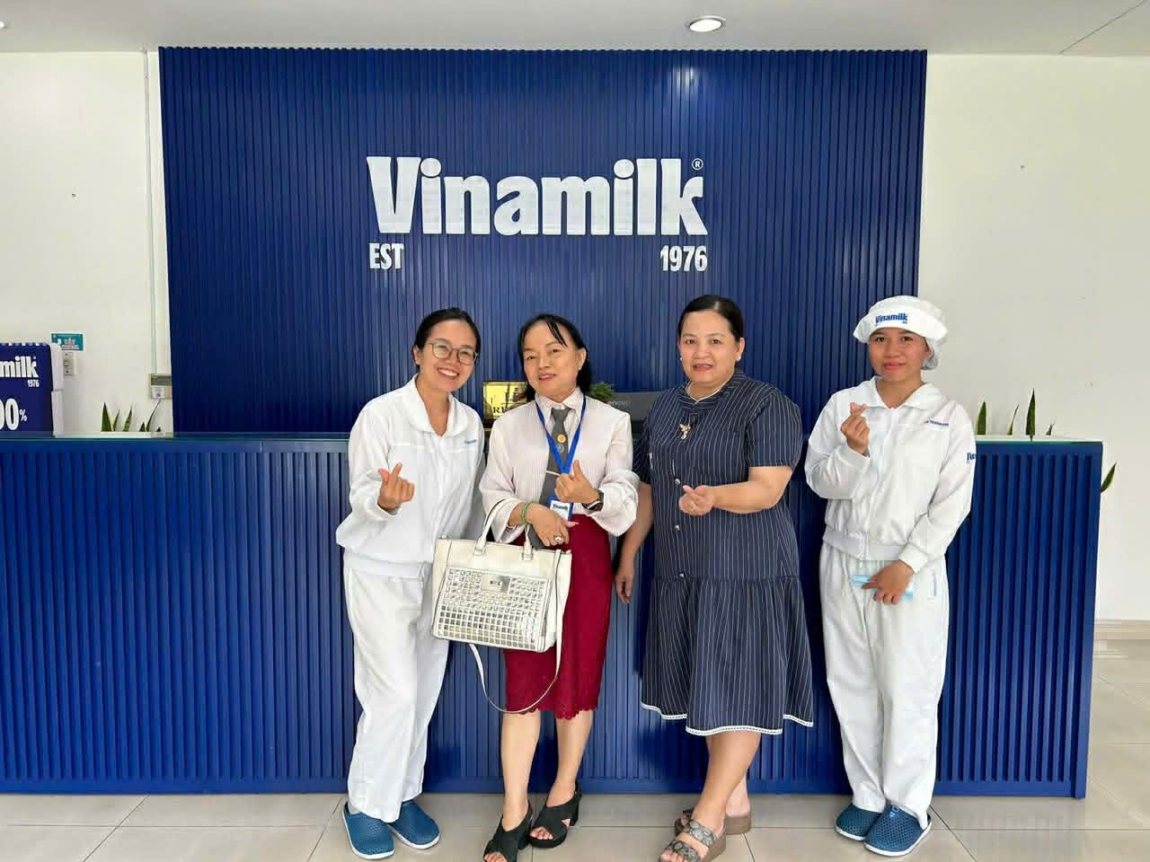 Luật sư Bình Minh trong một chuyến thăm làm việc tại Vinamilk